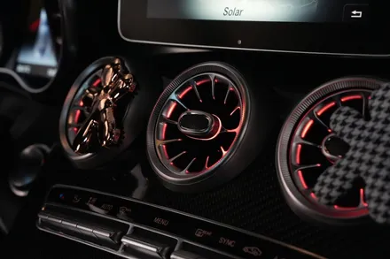 벤츠 C63 AMG 쿠페 (w205) C클래스 송풍구 엠비언트 시공은 대구 레트로핏 시공 전문점 카인사이드에서 !