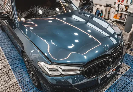 BMW 520i 본넷, 라이트, 실내