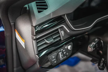 아우디 A5 스포트백 대시보드 엠비언트 라인 순정 연동 추가 생성 - 대구 수성구 CAR INSIDE