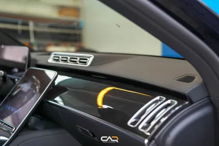 벤츠 S500 (W223) 4D부메스터 전동트위터 및 액티브 엠비언트로 화려한 실내 완성하기 ! - 대구 카인사이드