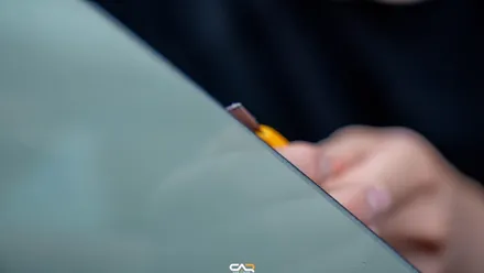 테슬라 모델Y RWD 솔라가드프리미엄 보그 신차패키지와 화이트 실내에 화이트 카본 요크핸들 시공 !  - 대구 카인사이드