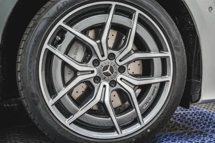 벤츠 E300 쿠페 요트블루 베이지에 어울리는 반사필름 솔라가드 퀀텀 필름 썬팅 신차패키지 시공 ! - 들안길 CAR INSIDE