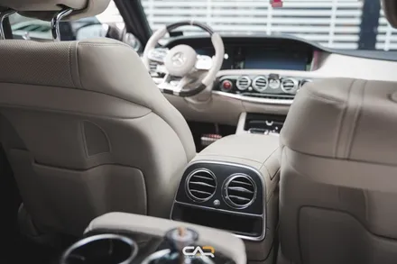 송풍구 엠비언트 라이트 튜닝으로 신형 벤츠의 실내처럼 바뀌게 된 W222 S63AMG ! - 대구 카인사이드