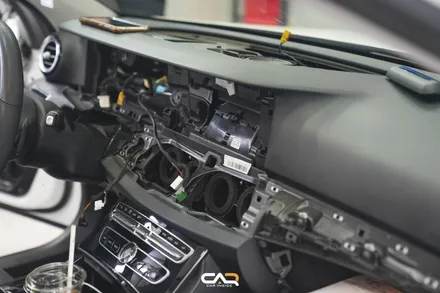 벤츠 E220d (W213) 4D 부메스터 및 엠비언트 송풍구로 실내 분위기 전환하기 ! - 대구 카인사이드