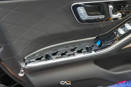 벤츠 S500 (W223) 4D부메스터 전동트위터 및 액티브 엠비언트로 화려한 실내 완성하기 ! - 대구 카인사이드