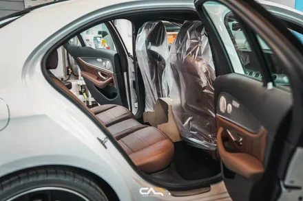 벤츠 E53 AMG에 글라스틴트 레이니블루의 색감으로 세련된 외관 포인트 효과 주기 ! - 대구 CAR INSIDE