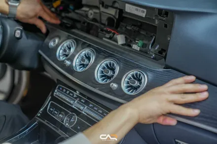 벤츠 E300 (W213) 4D부메스터 전동트위터 및 엠비언트 송풍구로 위트있는 실내 만들기 ! - 대구 카인사이드