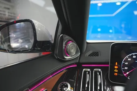 벤츠 S500 (W223) 4D 부메스터 전동트위터 및 액티브 엠비언트 라이트 시공으로 아름다운 실내 만들기 ! - 대구 카인사이드
