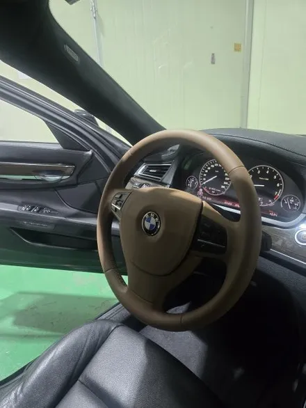 BMW 7시리즈 천장떨어짐 복원,실내커스텀 핸들 브라운+천장 스웨이드블랙 작업 고양일산 자동차튜닝 BK게러지 / 일산동구 성석동