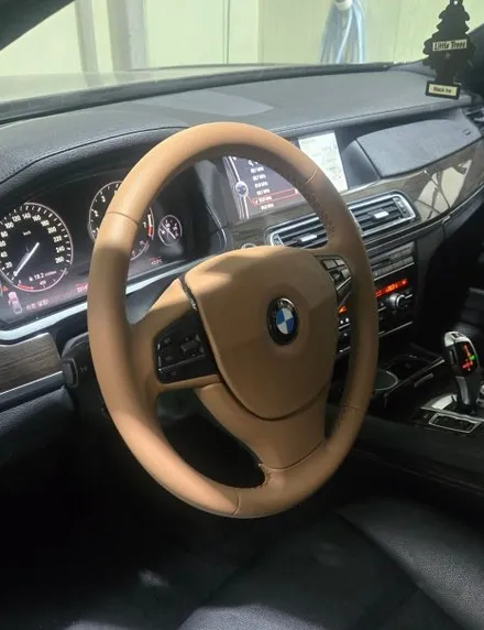 BMW 7시리즈 천장떨어짐 복원,실내커스텀 핸들 브라운+천장 스웨이드블랙 작업 고양일산 자동차튜닝 BK게러지 / 일산동구 성석동