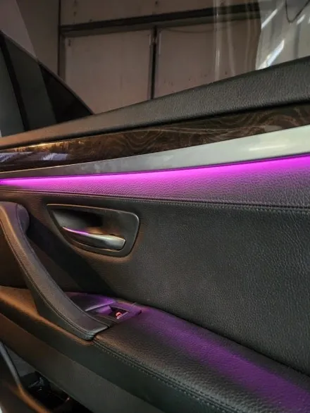 bmw5시리즈 튜닝 색상 LED 풋등 + 엠비언트 작업 BK게러지 일산자동차실내인테리어 / 일산동구 성석동