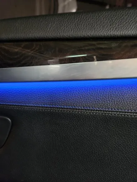 bmw5시리즈 튜닝 색상 LED 풋등 + 엠비언트 작업 BK게러지 일산자동차실내인테리어 / 일산동구 성석동