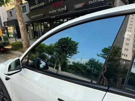 테슬라모델Y 스미스클럽미러블루썬팅시공비용 수입차썬팅비용