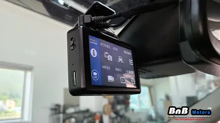 QM6 2채널 블랙박스 파인뷰 LXQ1000 장착! 4K 화질의 선명한 녹화 영상으로 언제 어디서든 안심하고 운전하세요! 거제 블랙박스 / 거제 연초면