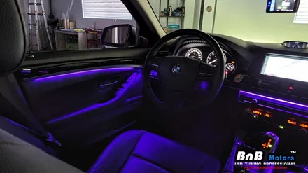 BMW 520d 비노출 히든 엠비언트 무드등 튜닝! 밋밋했던 실내 분위기를 확실하게 바꿔줄 최고의 튜닝 아이템! 눈부심없이 깔끔한 무드등 튜닝! 경남 거제 창원 부산 비앤비모터스 / 거제 연초면