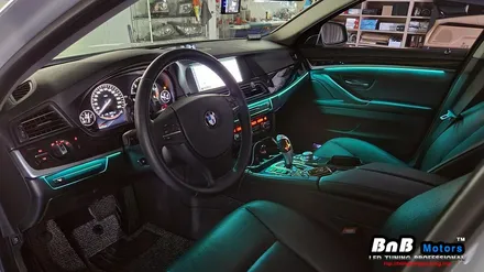 BMW 520d 비노출 히든 엠비언트 무드등 튜닝! 밋밋했던 실내 분위기를 확실하게 바꿔줄 최고의 튜닝 아이템! 눈부심없이 깔끔한 무드등 튜닝! 경남 거제 창원 부산 비앤비모터스 / 거제 연초면