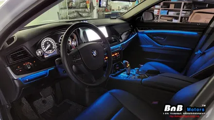 BMW 520d 비노출 히든 엠비언트 무드등 튜닝! 밋밋했던 실내 분위기를 확실하게 바꿔줄 최고의 튜닝 아이템! 눈부심없이 깔끔한 무드등 튜닝! 경남 거제 창원 부산 비앤비모터스 / 거제 연초면