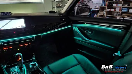 BMW 520d 비노출 히든 엠비언트 무드등 튜닝! 밋밋했던 실내 분위기를 확실하게 바꿔줄 최고의 튜닝 아이템! 눈부심없이 깔끔한 무드등 튜닝! 경남 거제 창원 부산 비앤비모터스 / 거제 연초면