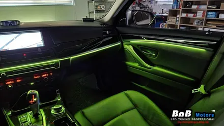 BMW 520d 비노출 히든 엠비언트 무드등 튜닝! 밋밋했던 실내 분위기를 확실하게 바꿔줄 최고의 튜닝 아이템! 눈부심없이 깔끔한 무드등 튜닝! 경남 거제 창원 부산 비앤비모터스 / 거제 연초면