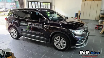 QM6 2채널 블랙박스 파인뷰 LXQ1000 장착! 4K 화질의 선명한 녹화 영상으로 언제 어디서든 안심하고 운전하세요! 거제 블랙박스 / 거제 연초면