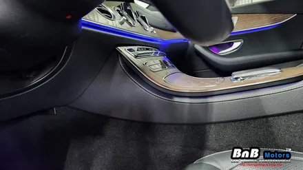 벤츠 E-클래스 W213 순정 엠비언트 점등 불량 수리! 고장난 엠비언트 LED수리! 거제 부산 창원 비앤비모터스! / 거제 연초면