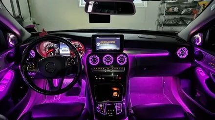 벤츠 C220d W205 실내 비노출 간접조명 엠비언트 라이트 튜닝! 세련된 스타일의 송풍구 엠비언트까지 감성충만 실내 인테리어 완성! 거제 부산 창원 비앤비모터스! / 거제 연초면