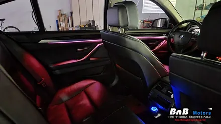 BMW 520d 비노출 히든 엠비언트 무드등 튜닝! 밋밋했던 실내 분위기를 확실하게 바꿔줄 최고의 튜닝 아이템! 눈부심없이 깔끔한 무드등 튜닝! 경남 거제 창원 부산 비앤비모터스 / 거제 연초면