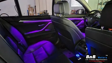 BMW 520d 비노출 히든 엠비언트 무드등 튜닝! 밋밋했던 실내 분위기를 확실하게 바꿔줄 최고의 튜닝 아이템! 눈부심없이 깔끔한 무드등 튜닝! 경남 거제 창원 부산 비앤비모터스 / 거제 연초면