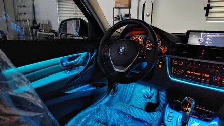 BMW 320d (F30) 실내 비노출 히든 엠비언트 무드등 튜닝! 야간 드라이빙이 즐거워지는 필수 튜닝 아이템! 거제 창원 부산 엠비언트 튜닝 / 거제 연초면