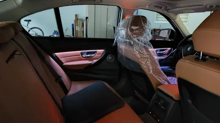 BMW 320d (F30) 실내 비노출 히든 엠비언트 무드등 튜닝! 야간 드라이빙이 즐거워지는 필수 튜닝 아이템! 거제 창원 부산 엠비언트 튜닝 / 거제 연초면