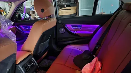 BMW 320d (F30) 실내 비노출 히든 엠비언트 무드등 튜닝! 야간 드라이빙이 즐거워지는 필수 튜닝 아이템! 거제 창원 부산 엠비언트 튜닝 / 거제 연초면