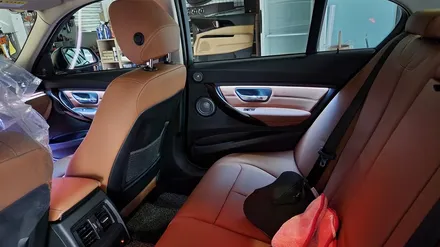 BMW 320d (F30) 실내 비노출 히든 엠비언트 무드등 튜닝! 야간 드라이빙이 즐거워지는 필수 튜닝 아이템! 거제 창원 부산 엠비언트 튜닝 / 거제 연초면