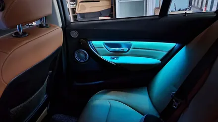 BMW 320d (F30) 실내 비노출 히든 엠비언트 무드등 튜닝! 야간 드라이빙이 즐거워지는 필수 튜닝 아이템! 거제 창원 부산 엠비언트 튜닝 / 거제 연초면
