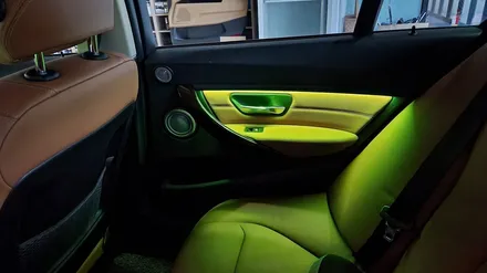 BMW 320d (F30) 실내 비노출 히든 엠비언트 무드등 튜닝! 야간 드라이빙이 즐거워지는 필수 튜닝 아이템! 거제 창원 부산 엠비언트 튜닝 / 거제 연초면