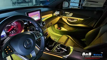 벤츠 C220d C클래스 실내 엠비언트 라이트 튜닝! 밝고 선명한 풀컬러 엠비언트로 실내 인터리어의 정점을 찍다! 거제 부산 창원 비앤비모터스! / 거제 연초면
