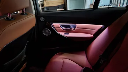 BMW 320d (F30) 실내 비노출 히든 엠비언트 무드등 튜닝! 야간 드라이빙이 즐거워지는 필수 튜닝 아이템! 거제 창원 부산 엠비언트 튜닝 / 거제 연초면