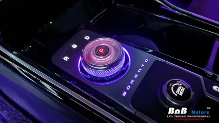 쏘렌토 MQ4 페이스리프트 실내 엠비언트 라이트 튜닝! 감성적인 실내 인테리어를 완성하는 필수 튜닝 아이템! 거제 부산 창원 엠비언트튜닝 비앤비모터스!