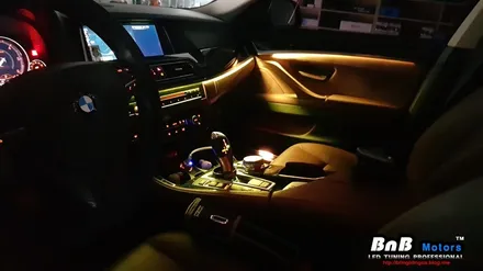 BMW 5시리즈 520d 순정형 히든 엠비언트 튜닝! 다양한 색상으로 즐기는 풀컬러 스마트 히든 엠비언트! 거제 진주 창원 부산 엠비언트 전문점 비앤비모터스! / 거제 연초면