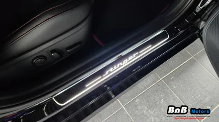 기아 스팅어 무빙 도어 스커프 튜닝! 문을열면 화려한 세레모니로 반겨주는 무빙LED 도어스커프 시공! 거제 부산 창원 자동차 LED튜닝!