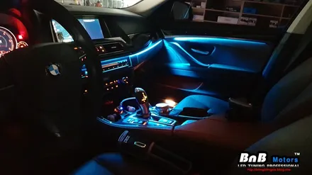 BMW 5시리즈 520d 순정형 히든 엠비언트 튜닝! 다양한 색상으로 즐기는 풀컬러 스마트 히든 엠비언트! 거제 진주 창원 부산 엠비언트 전문점 비앤비모터스! / 거제 연초면