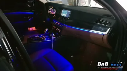 BMW 5시리즈 520d 순정형 히든 엠비언트 튜닝! 다양한 색상으로 즐기는 풀컬러 스마트 히든 엠비언트! 거제 진주 창원 부산 엠비언트 전문점 비앤비모터스! / 거제 연초면
