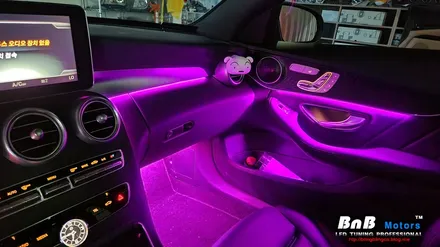 벤츠 C220d C클래스 실내 엠비언트 라이트 튜닝! 밝고 선명한 풀컬러 엠비언트로 실내 인터리어의 정점을 찍다! 거제 부산 창원 비앤비모터스! / 거제 연초면