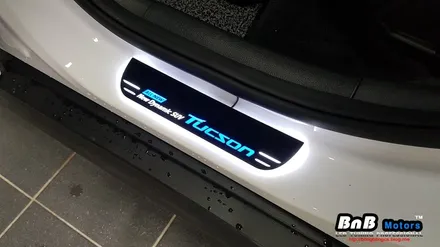 올뉴투싼 LED 무빙 도어스커프 튜닝. 문을열면 화려한 세레모니로 반겨주는 무빙 도어스커프! 거제/통영 비앤비모터스 / 거제 연초면