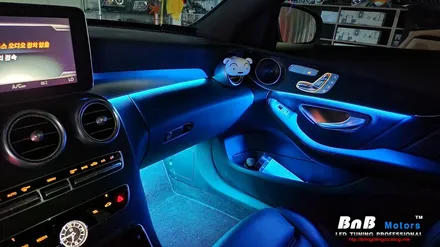벤츠 C220d C클래스 실내 엠비언트 라이트 튜닝! 밝고 선명한 풀컬러 엠비언트로 실내 인터리어의 정점을 찍다! 거제 부산 창원 비앤비모터스! / 거제 연초면