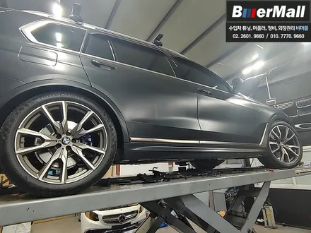 회원님의 \'BMW G07 X7\' - M 퍼포먼스타입 카본 프론트립, 사이드립, 리어 디퓨져, 루프 스포일러 / 전동사이드스텝 장착[비머몰 작업사진 + 일산수입차튜닝 + 일산수입차정 / 일산서구 법곳동
