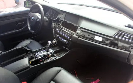 [랩핑거] BMW F10 528I 실내카본 랩핑시공으로 세련된 실내연출 / 양주시 덕정동