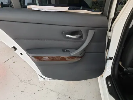 BMW E90 3시리즈 320i 실내카본랩핑 시공_랩핑거 / 양주시 덕정동