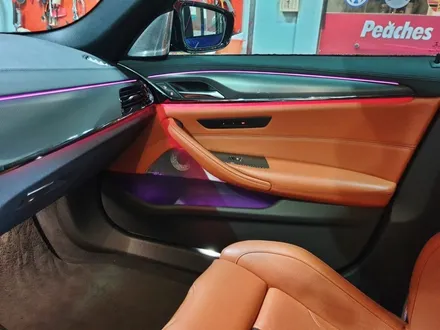 BMW 5시리즈 고성능 세단 M5 실내카본 랩핑시공 / 양주시 덕정동