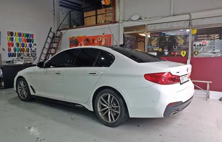 BMW G30 530D 사이드스컷 퍼포먼스데칼 시공-랩핑거 / 양주시 덕정동
