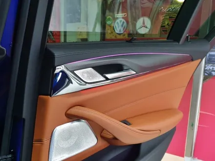 BMW 5시리즈 고성능 세단 M5 실내카본 랩핑시공 / 양주시 덕정동